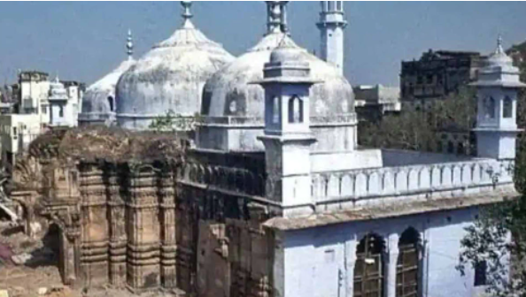 ज्ञानवापी मस्जिद में नमाज पढ़ना रहेगा जारी; दावे वाले क्षेत्र की सुरक्षा के निर्देश ज्ञानवापी मस्जिद में नमाज पढ़ना रहेगा जारी; दावे वाले क्षेत्र की सुरक्षा के निर्देश