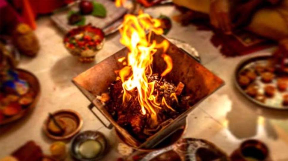 उत्तर प्रदेश में मुस्लिम युवक गुलनाज ने अपनाया हिंदू धर्म; बताई ये वजह उत्तर प्रदेश में मुस्लिम युवक गुलनाज ने अपनाया हिंदू धर्म; बताई ये वजह