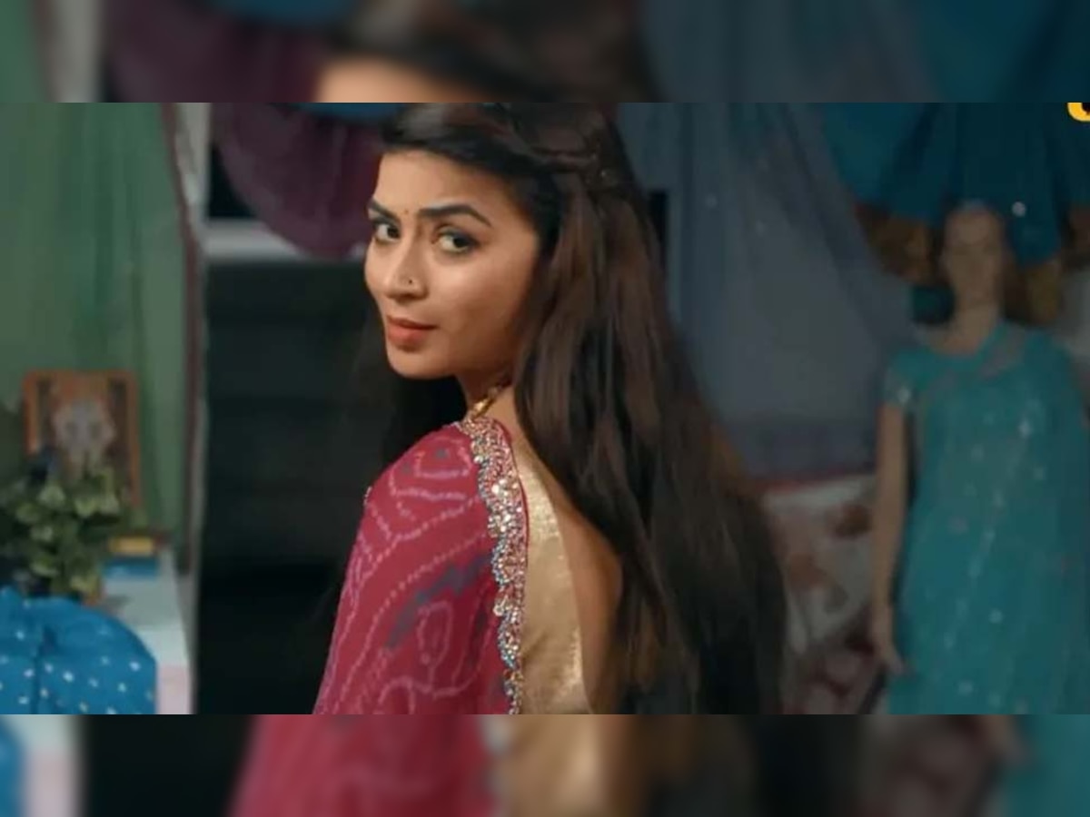 Sonia Singh Rajput crosses all limits in Charmsukh Saree Ki Dukaan ...