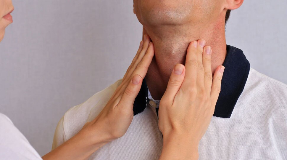 Thyroid Patient: थायराइड होने पर बॉडी में होते हैं ये बदलाव, भूलकर भी न करें नजरअंदाज