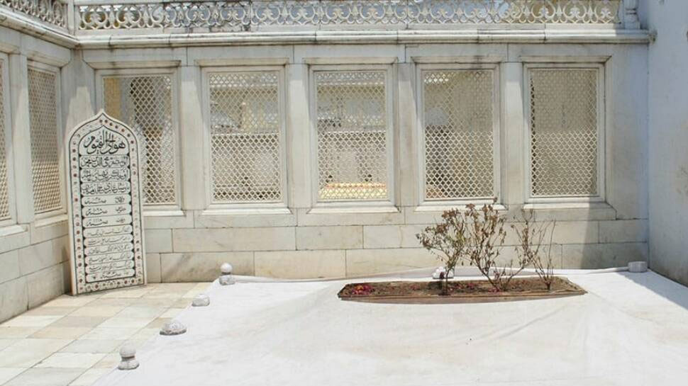 Aurangzeb Tomb: ज्ञानवापी विवाद के बीच औरंगजेब के मकबरे पर पांच दिन के लिए लगा ताला, जानिए वजह