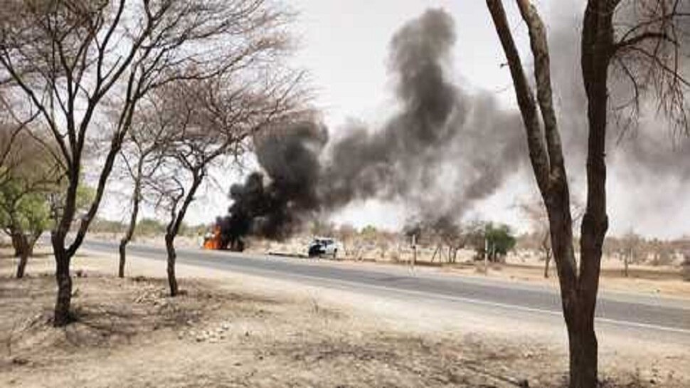 Car caught fire after a horrific road accident 8 people injured ...