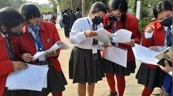 CBSE कक्षा 12वीं के फिजिक्स का पेपर सरल था या नहीं? छात्रों ने साझा किए अपने अनुभव