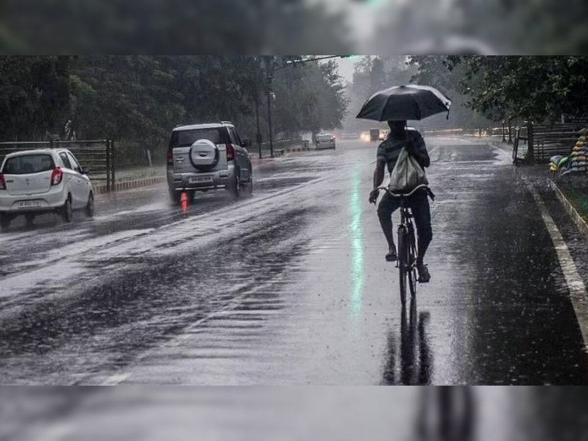 Rain in Delhi: राजधानी में मौसम ने ली करवट, हल्की बूंदाबादी के बाद जानें कैसा रहेगा आने वाले दिनों का मौसम