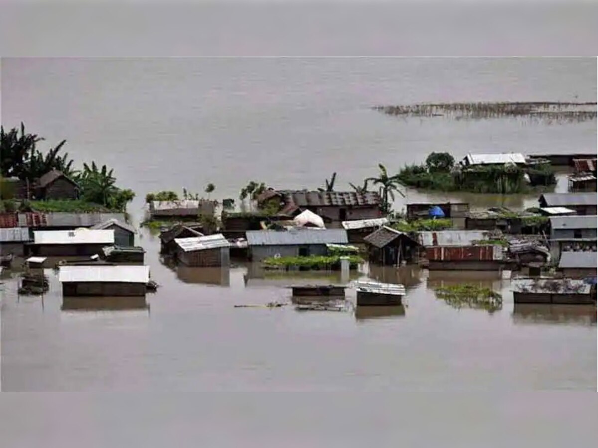 Flood: असम में बाढ़ की स्थिति गंभीर, इतने लाख से ज्यादा लोग हुए प्रभावित