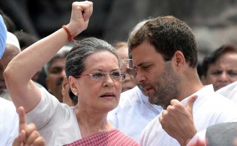 इन राज्यों के 44.44 फीसदी लोग राहुल गांधी से नाखुश, सोनिया की लोकप्रियता भी इतनी गिरी: सर्वे