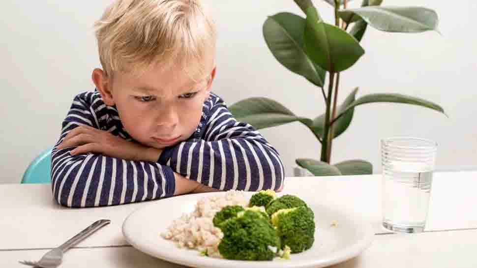 Food: बच्चा खाने में कर रहा आनाकानी, अपनाएं ये तरीके, झटपट खा लेगा खाना Food: बच्चा खाने में कर रहा आनाकानी, अपनाएं ये तरीके, झटपट खा लेगा खाना