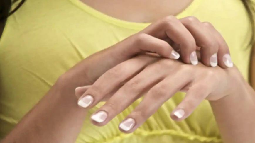 क्या आपके शरीर में भी होती है अचानक खुजली? इन अंगों पर खुजली होने से दूर होती है गरीबी क्या आपके शरीर में भी होती है अचानक खुजली? इन अंगों पर खुजली होने से दूर होती है गरीबी