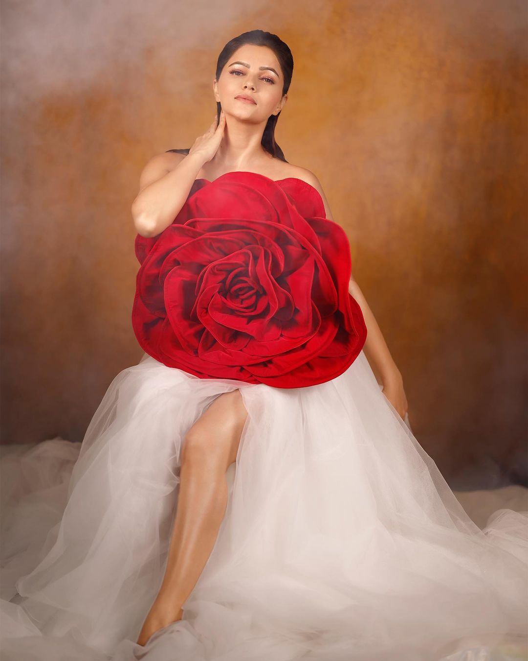 Rubina Dilaik topless photoshoot to covered his body use rose flower