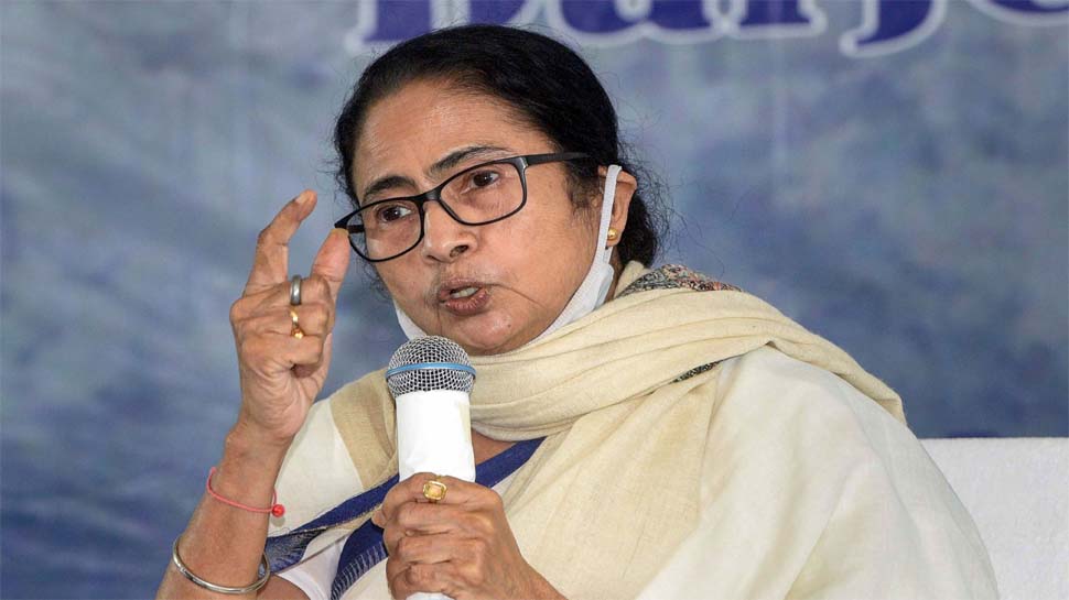 राज्यपाल के हाथ बांधने के लिए ममता सरकार लाएगी कानून; छीनेगी कुलपति का पद राज्यपाल के हाथ बांधने के लिए ममता सरकार लाएगी कानून; छीनेगी कुलपति का पद