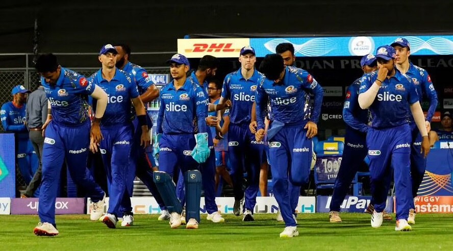 अगले सीजन में इन 4 खिलाड़ियों को नहीं रखेगी मुंबई इंडियंस, पूर्व क्रिकेटर की घोषणा
