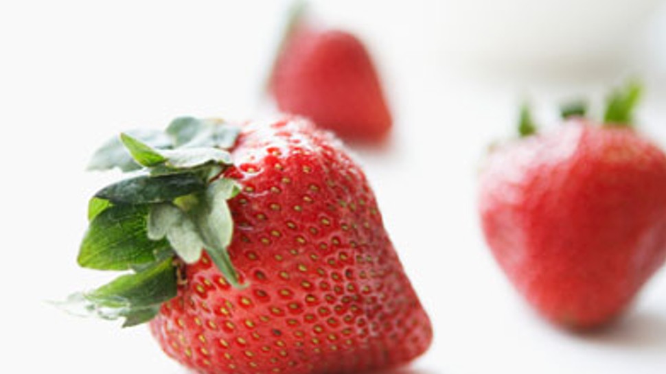 Strawberries Benefits for eyes immunity system strawary ke juice ke