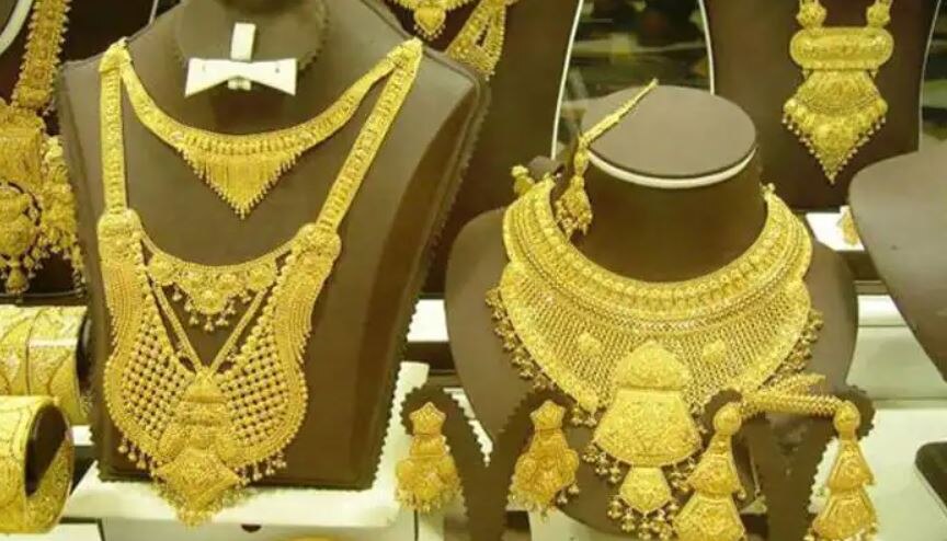 Gold-Silver Price: अपने ऑल टाइम भाव से 7,650 रुपये सस्ता बिक रहा है सोना, जानें सोने-चांदी की ताजा कीमत