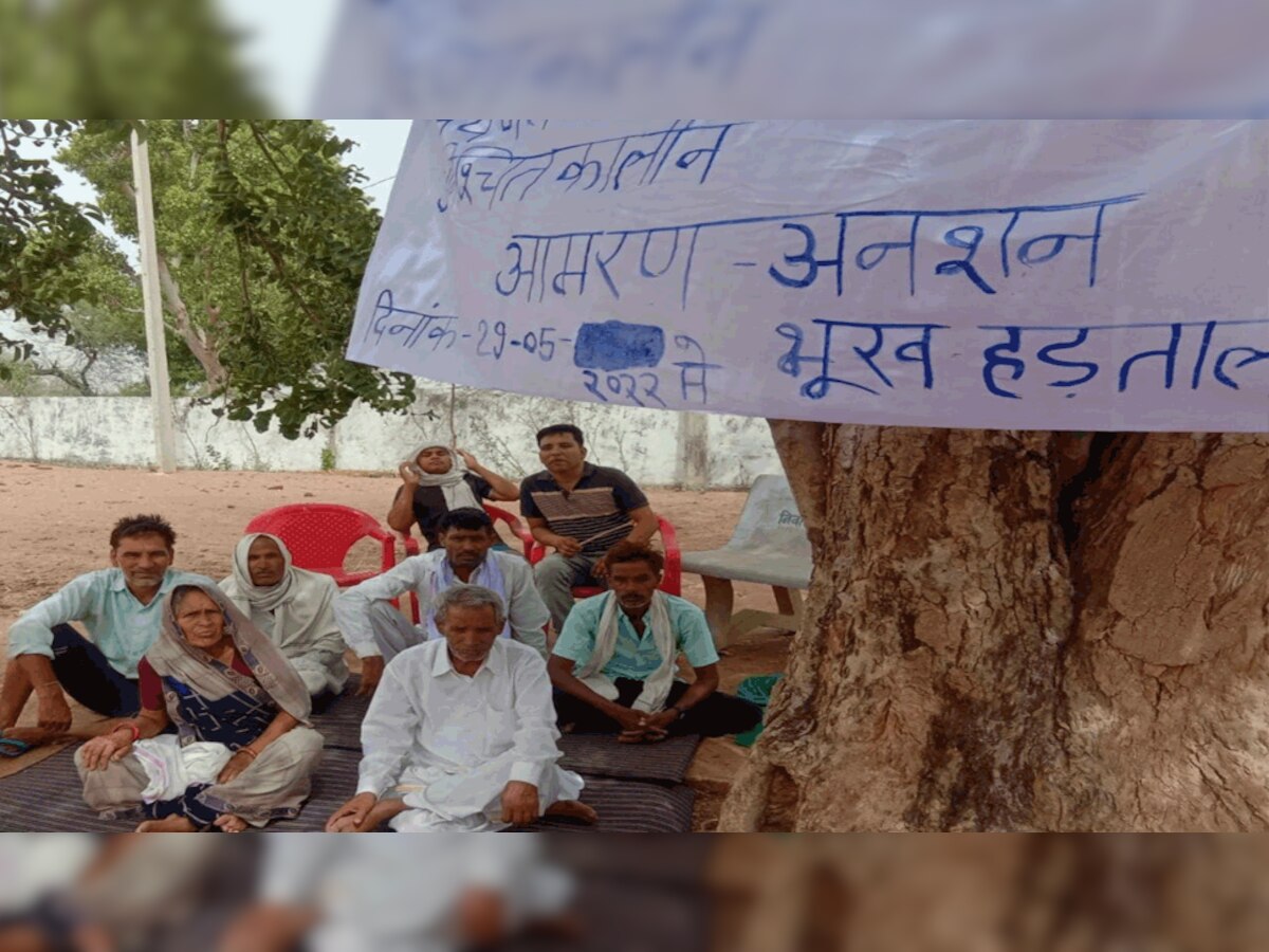 सलेमपुर कलां की दलित बस्ती में पेयजल सप्लाई की मांग को लेकर पूर्व सरपंच ने शुरू की भूख हड़ताल