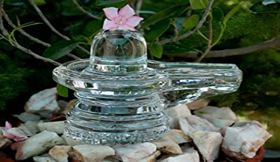 Monday Remedies: शिवलिंग पर भूल से भी चढ़ा ...