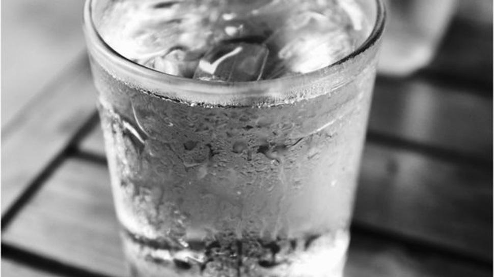 Cold water side effects: तेज ठंडा पानी पीने से शरीर को होते हैं यह 4 बड़े नुकसान Cold water side effects: तेज ठंडा पानी पीने से शरीर को होते हैं यह 4 बड़े नुकसान