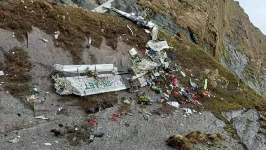 Nepal: लापता विमान के मलबे की पहली तस्वीर आई सामने, सेना का रेस्क्यू ऑपरेशन जारी