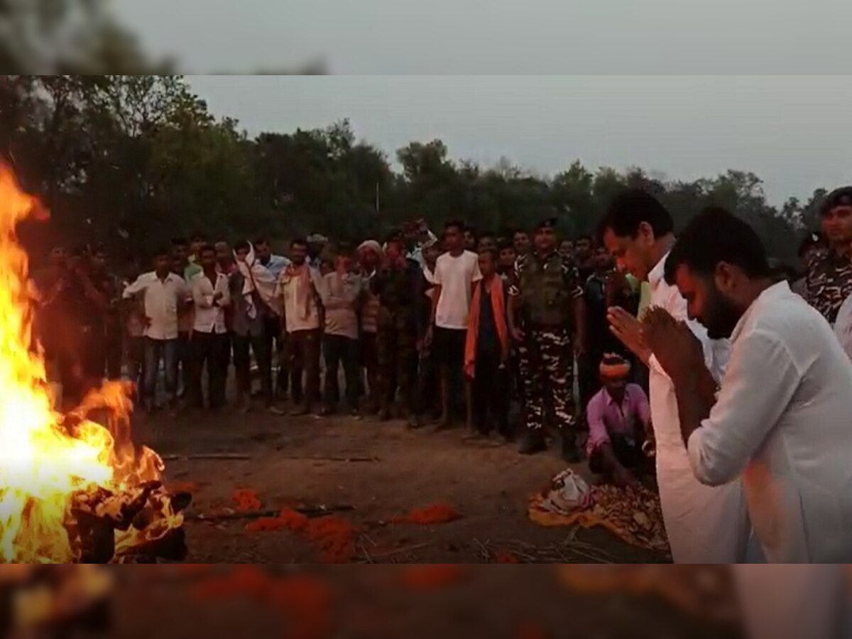 लद्दाख में शहीद हुए रामानुज यादव के अंतिम संस्कार में पहुंचे केंद्रीय गृह राज्यमंत्री, परिजनों को दिया आश्वासन 