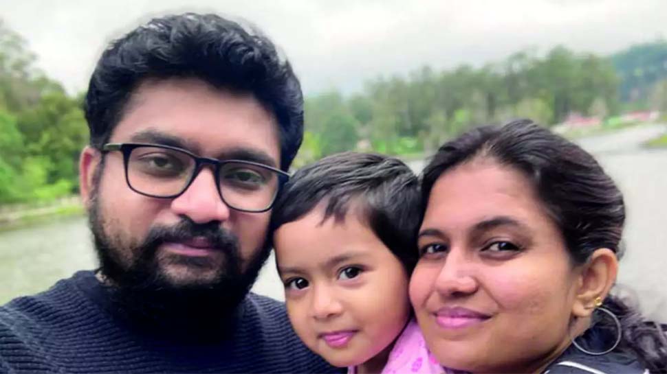 नरेश कार्तिक और गायत्री अपनी बेटी विल्मा के साथ नरेश कार्तिक और गायत्री अपनी बेटी विल्मा के साथ