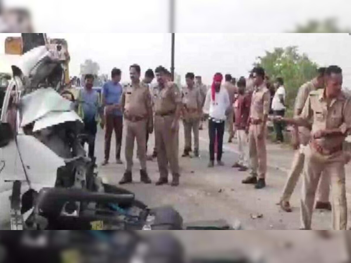 UP: मिनी ट्रक से टकराई एंबुलेंस, सात लोगों की मौत, CM ने जताया शोक