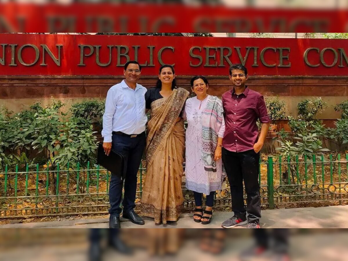 AIR 3 Success Story: कभी पापा पढ़कर सुनाते थे अखबार, आज बेटी बन गई IAS; इस UPSC टॅापर की कहानी आपको कर देगी प्रेरित