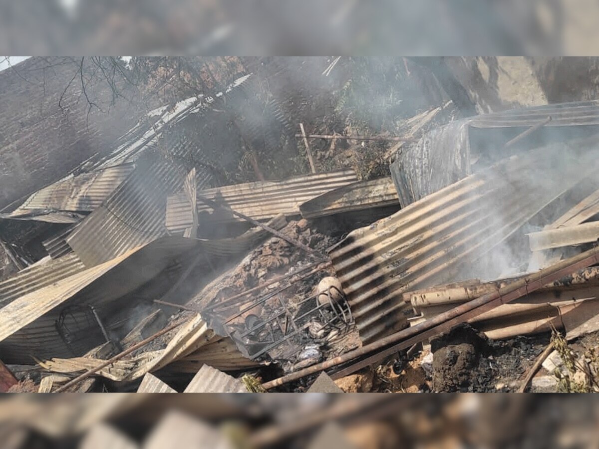 Gogunda: गैस सिलेंडर में हुआ ब्लास्ट, कच्चे मकानों में लगी आग 
