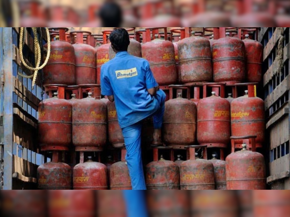 LPG Cylinder: पेट्रोल-डीजल के बाद सस्‍ता हुआ गैस स‍िलेंडर, 100 रुपये से भी ज्‍यादा कम हुए दाम