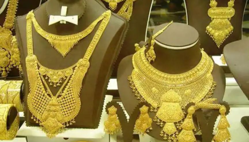 Gold rate: सोने की कीमतों में लगातार तीसरी गिरावट, एक हजार रुपये सस्ती हुई चांदी