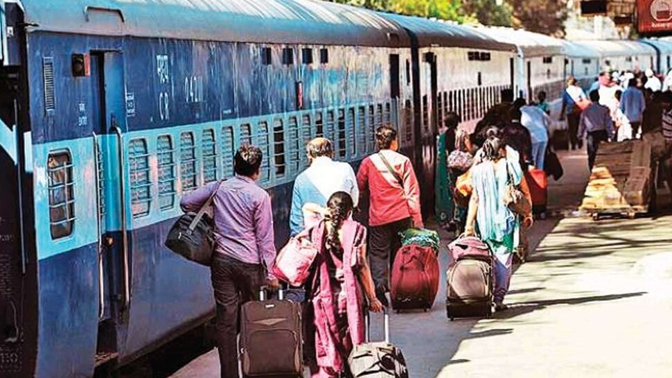 Indian Railways: कई बड़ी ट्रेनें कैंसिल, घर से निकलने से पहले देख लें ये लिस्ट