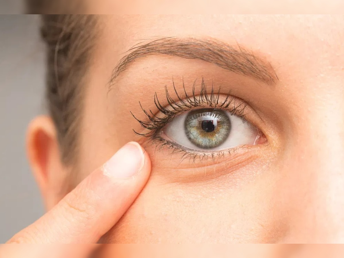 Eye Care Tips: आंखें अंदर की तरफ धंसने लगी हैं? तो इन चीजों का करें सेवन