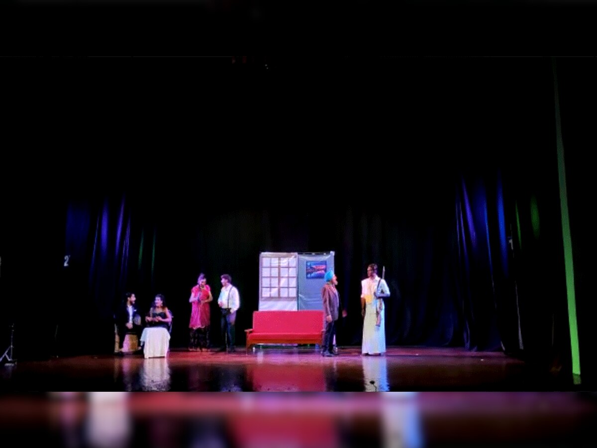 जेकेके द्वारा सिचुएशनल कॉमेडी पर आधारित नाटक 'एक फूल दो मालिक' का हुआ मंचन