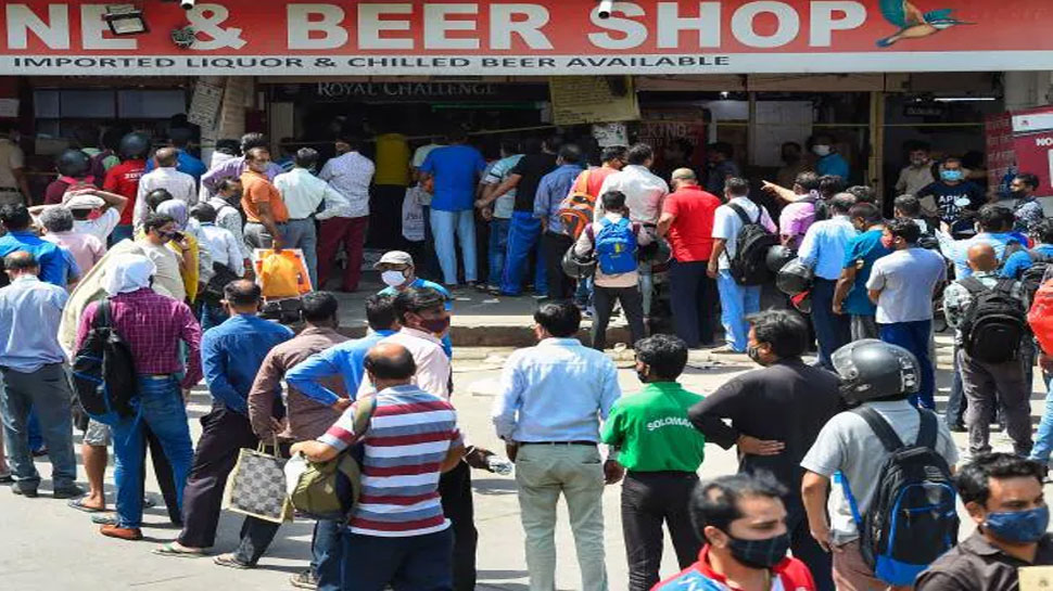 Liquor Shops Closed: दिल्ली में शराब की दुकानों पर खटाखट लग रहे ताले, जानिए शटरडाउन होने की वजह