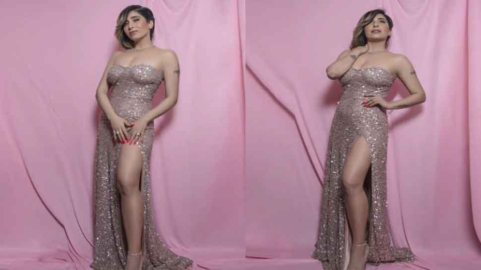 Neha Bhasin bold Photos Seeing this 39-year-old singer neha hot pictures|  Neha Bhasin Photos: 39 साल की इस सिंगर को देख सभी भरते हैं आहें, हुस्न है  कमाल या अदा बेमिसाल...सवाल में