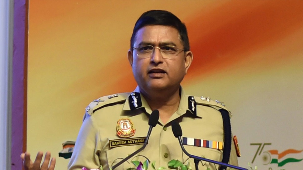 Delhi Police Commissioner: पुलिस कमिश्नर राकेश अस्थाना का बड़ा एक्शन, बार में हंगामे के आरोप के बाद DCP का तबादला