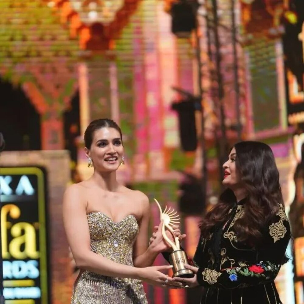 IIFA Awards 2022 Winners Vicky Kaushal Kriti Sanon Ahan Shetty Sharvari ...