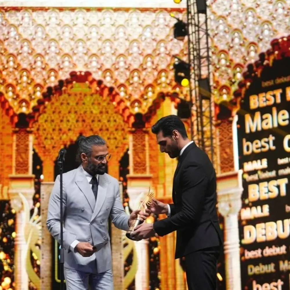 IIFA Awards 2022 Winners Vicky Kaushal Kriti Sanon Ahan Shetty Sharvari ...