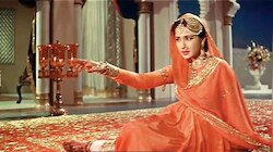 Meena Kumari ने पाकीजा के लिए ली थी महज 1 रुपये फीस! रिलीज होते ही हुई ये अनहोनी