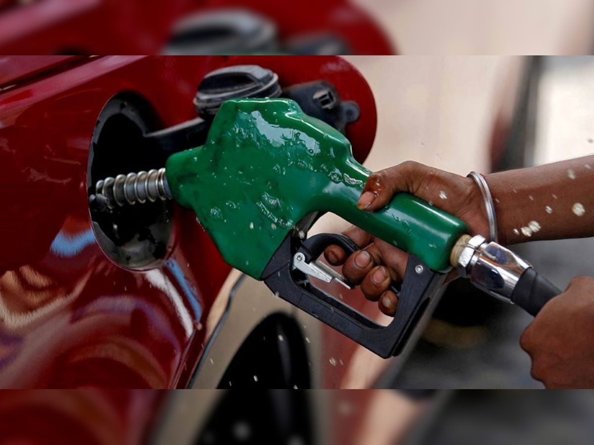 Petrol Price Today: पेट्रोल-डीजल की कीमत में मिली राहत, फटाफट यहां चेक करें अपने शहर का रेट