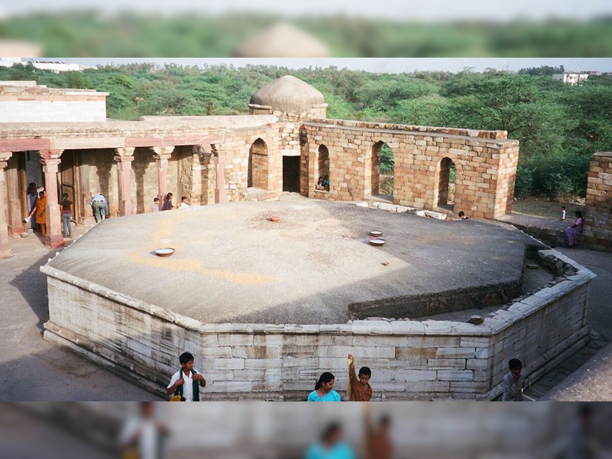 Sultan Garhi Tomb: हिंदुओं से हद दर्जे की नफरत पाले हुए था इल्तुतमिश, दिल्ली में शिव मंदिर तोड़कर बनवाया था मकबरा