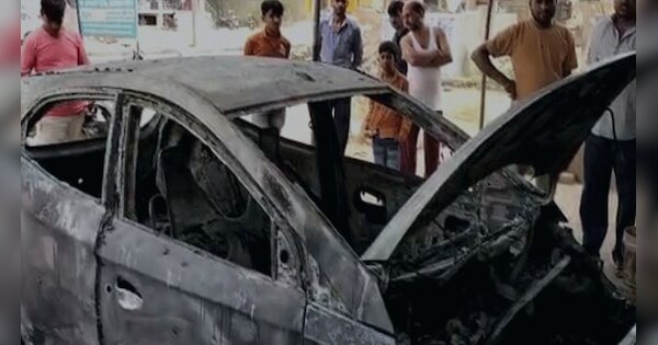 Fire In A Car Parked At Raj Motors In Alwar Due To Short Circuit Created A Stir अलवर में राज 0466