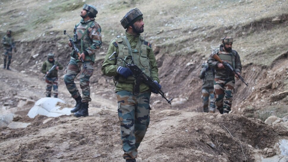 Encounter in J&K: अमित शाह की बैठक के बाद एक्शन में सेना, 24 घंटे में 4 आतंकियों का सफाया