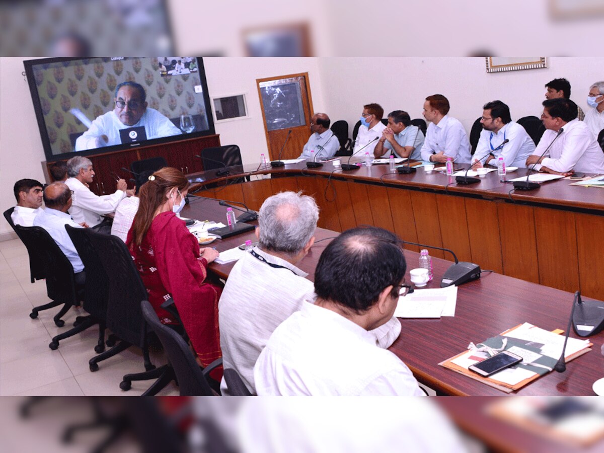 सचिवालय में बाढ़ बचाव व मानसून पूर्व तैयारियों की समीक्षा के संबंध में बैठक का आयोजन किया गया.