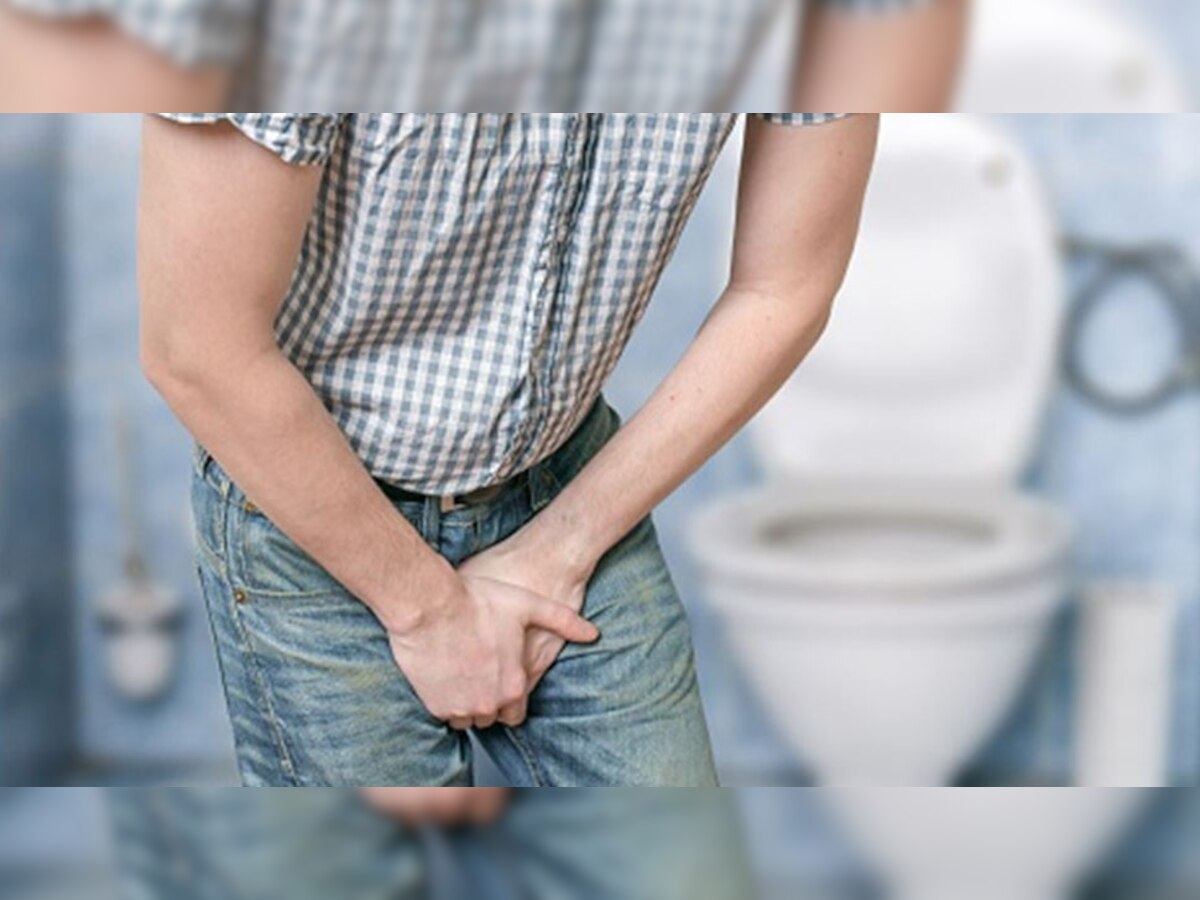 Frequent Urination at Night: क्या आपको भी रात में बार-बार जाना पड़ता है टॉयलेट? राहत पाने के लिए इन कामों को तुरंत कर दें बंद 