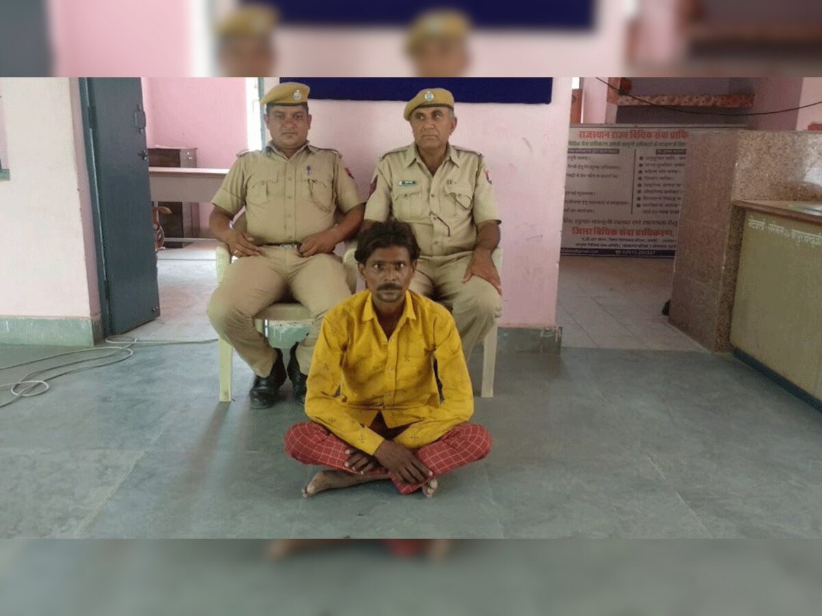 गांव में छिपे बैठे चोर को पुलिस ने किया अरेस्ट, दूधेश्वर महादेव मंदिर में की थी चोरी