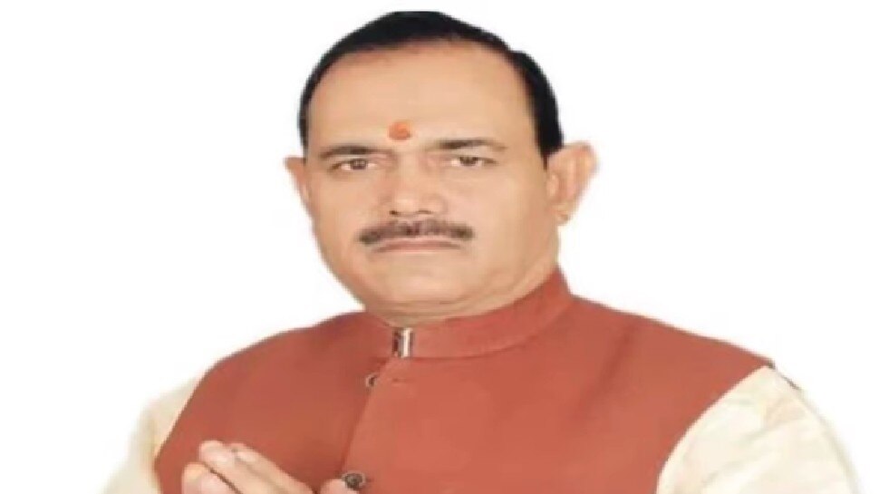 Samajwadi Party Former MLA Rameshwar Singh and Brother Jogeshwar Singh ...
