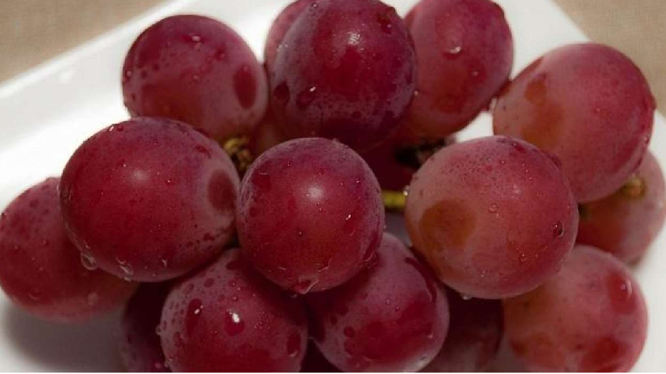 lal angoor ke dil ke liye fayde health benefits of Red Grapes in hindi
