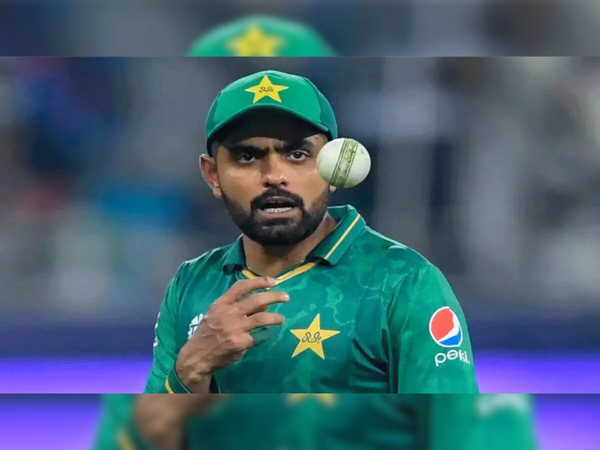 PAK vs WI: बीच मैदान पाकिस्तानी कप्तान ने की ऐसी 'शर्मनाक हरकत', अंपायर ने पूरी टीम को दी ये सजा