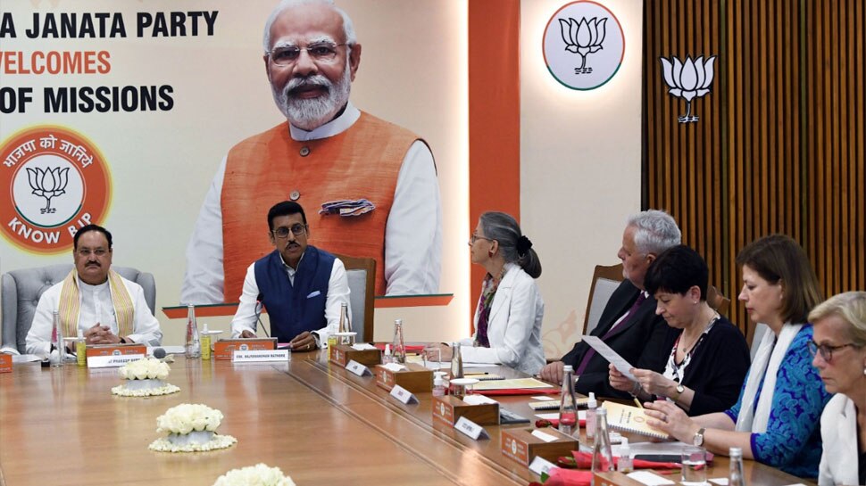 JP Nadda: BJP अध्यक्ष नड्डा ने 13 देशों के राजदूतों से की मुलाकात, बैठक में इस मिशन पर चर्चा