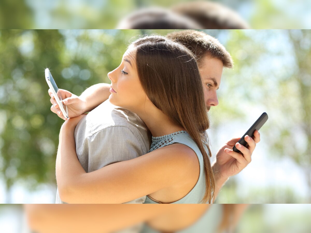 Mobile Addiction: जवानी में कमजोर हो रही लोगों की ये चीज, Cell Phone और Wi-Fi रेडिएशन से होता है तगड़ा नुकसान