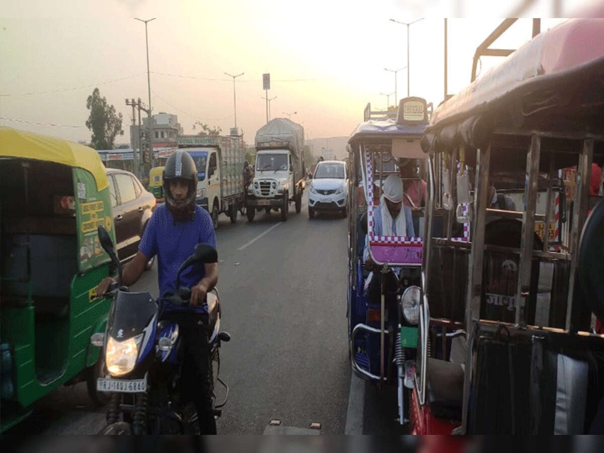 जयपुर - आगरा राजमार्ग पर जाम ट्रैफिक